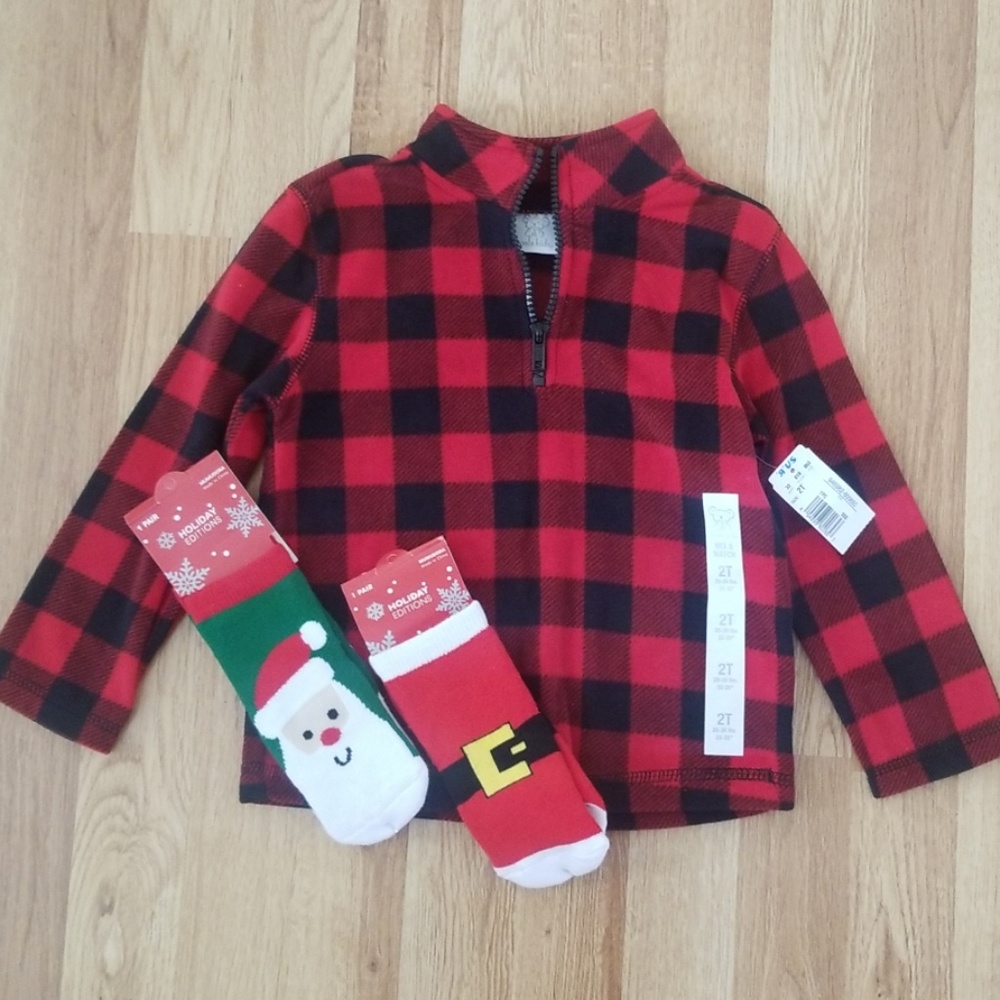 NWT Bundle 1 sweatshirt + 2 Christmas socks